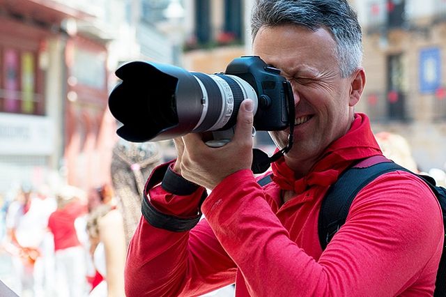 Wat is fotojournalistiek en hoe word je een fotojournalist?